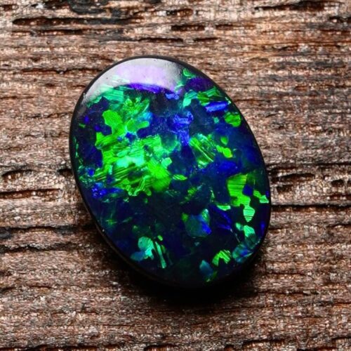 Revel in the natural elegance of Australian opals, from raw black opal specimens to the captivating brilliance they hold.