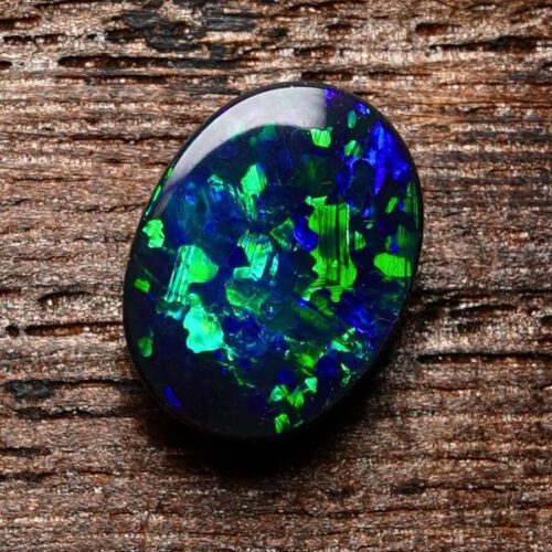 Revel in the natural elegance of Australian opals, from raw black opal specimens to the captivating brilliance they hold.