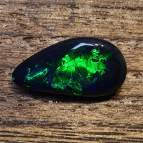 Buy exquisite opal rings and jewelry from Australia. Wholesale black opal stones and opals jewelry.