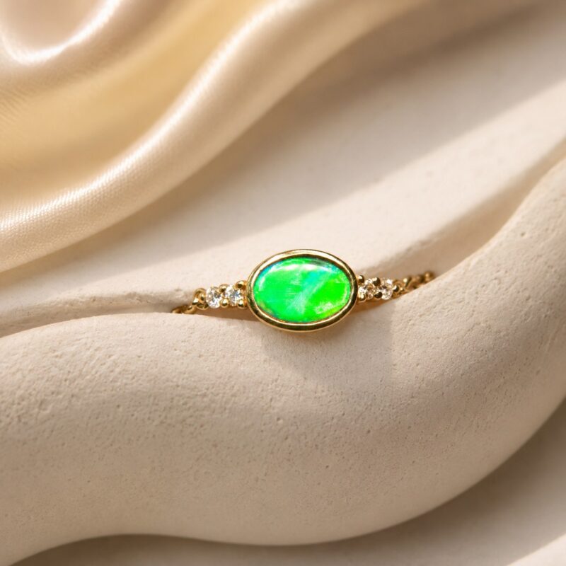 18K Gold Australian Crystal Opal Chain Ring